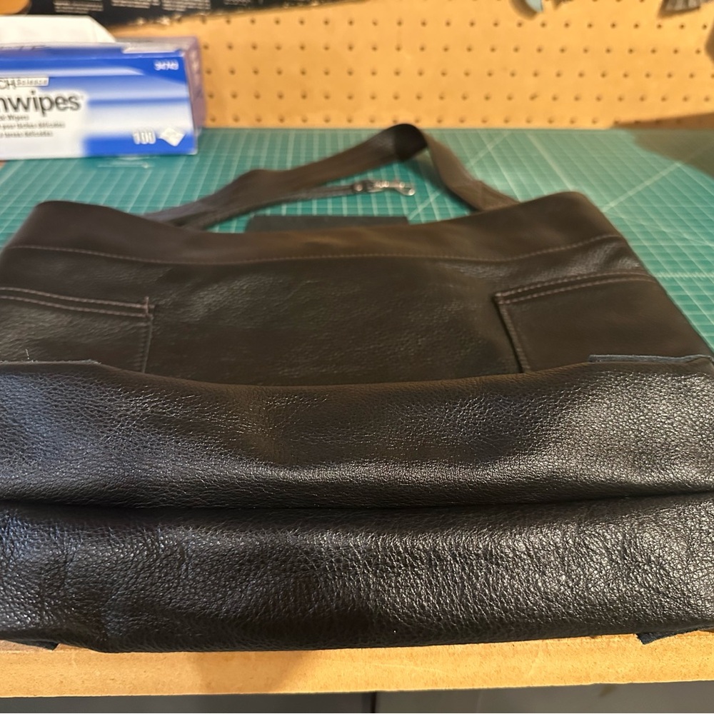 Rough and Tumble Black Leather Shoulder Bag - Picture 4 of 4